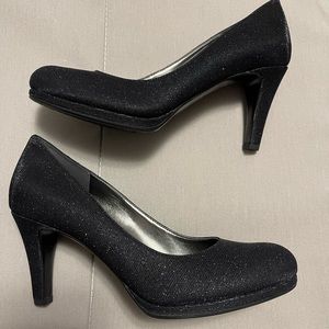NEW Naturalizer black sparkly round toe heels size 5 NEVER WORN